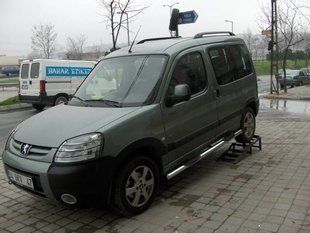 Пороги бічні труба Peugeot Partner (08+) D60 с накладками 1647690861 фото